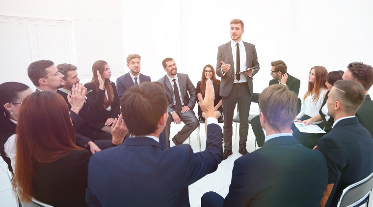 企業(yè)管理培訓經(jīng)典20：何把握與人溝通的技巧？